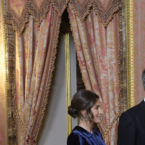 Le roi Felipe VI et la reine Letizia d'Espagne donnent une réception pour le corps diplomatique au palais royal à Madrid le 5 février 2020.  Queen Letizia and King Felipe receive Foreign Ambassadors at the Royal Palace. Madrid - February 5, 2020 ++ Pool Pics ++05/02/2020 - Madrid