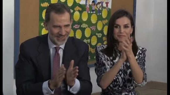 Le roi Felipe VI et la reine Letizia d'Espagne en visite le 6 février 2020 dans un centre éducatif d'Ecija.