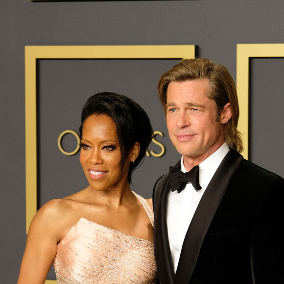 Regina King et Brad Pitt, lauréat du prix de l'acteur dans un second rôle pour "Once Upon a Time... in Hollywood" au photocall de la Press Room de la 92e cérémonie des Oscars 2019 au Hollywood and Highland à Los Angeles. Le 9 février 2020.
