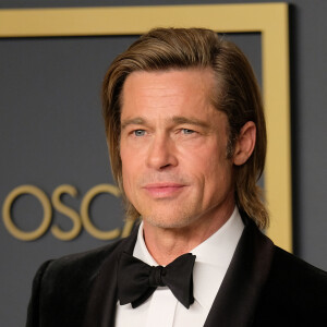 Brad Pitt, lauréat du prix du meilleur acteur dans un second rôle pour "Once Upon a Time... in Hollywood" - Photocall de la Press Room de la 92e cérémonie des Oscars 2019 au Hollywood and Highland à Los Angeles, Californie. Le 9 février 2020.