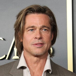 Brad Pitt lors du photocall de la 92e édition du déjeuner des nominés aux Oscars au Ray Dolby Ballroom à Los Angeles. Le 27 janvier 2020.