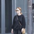 Julianne Moore se promène à Paris en marge de la fashion week, le 23 septembre 2019.