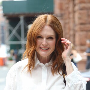 Julianne Moore arrive dans les studios AOL Build à New York. Le 7 août 2019.