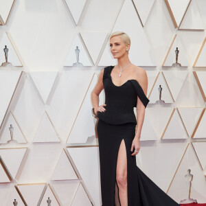 Charlize Theron lors du photocall des arrivées de la 92ème cérémonie des Oscars 2020 au Hollywood and Highland à Los Angeles, Californie, Etats-Unis, le 9 février 2020.