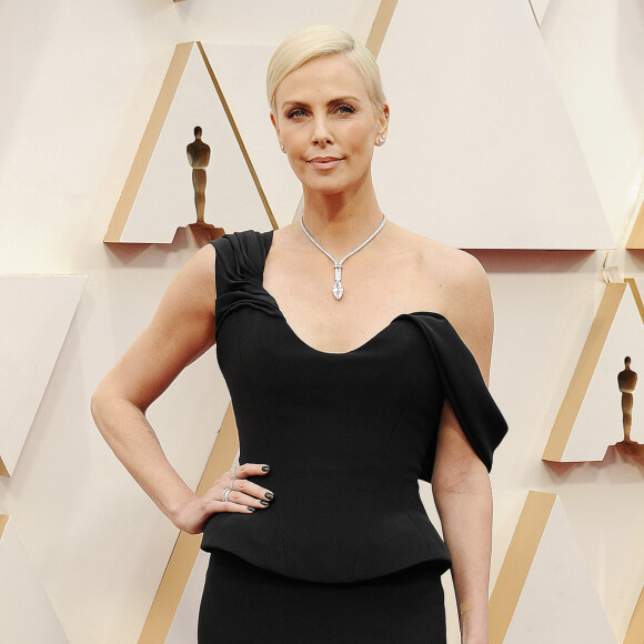Charlize Theron lors du photocall des arrivées de la 92ème cérémonie des Oscars 2020 au Hollywood and Highland à Los Angeles, Californie, Etats-Unis, le 9 février 2020.