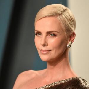 Charlize Theron - People à la soirée "Vanity Fair Oscar Party" après la 92ème cérémonie des Oscars 2019 au Wallis Annenberg Center for the Performing Arts à Los Angeles, le 9 février 2020.