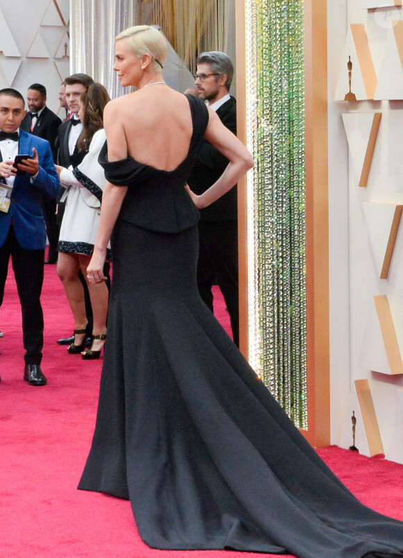 Charlize Theron lors du photocall des arrivées de la 92ème cérémonie des Oscars 2020 au Hollywood and Highland à Los Angeles, Californie, Etats-Unis, le 9 février 2020.