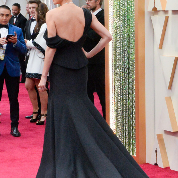 Charlize Theron, habillée d'une robe Haute Couture Christian Dior, assiste à la 92ème cérémonie des Oscars au Dolby Theatre. Los Angeles, le 9 février 2020.