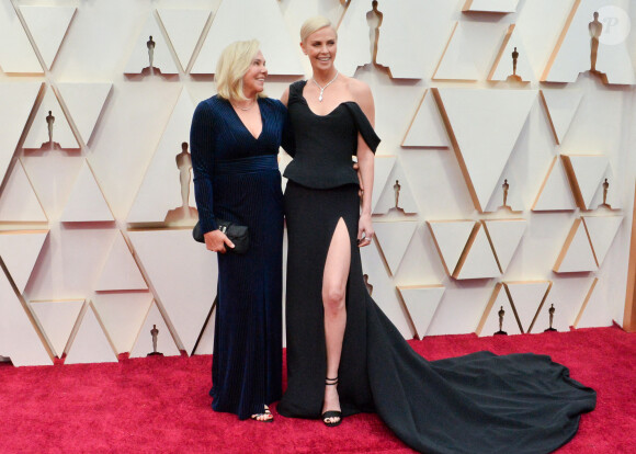Gerda Maritz et sa fille Charlize Theron assistent à la 92ème cérémonie des Oscars au Dolby Theatre. Los Angeles, le 9 février 2020.