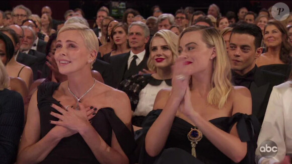 Charlize Theron et Margot Robbie assistent à la 92ème cérémonie des Oscars au Dolby Theatre. Los Angeles, le 9 février 2020.