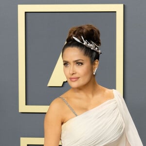 Salma Hayek assiste à la 92e édition des Oscars au Dolby Theatre, habillée d'une robe Gucci. Hollywood, Los Angeles, le 9 février 2020.