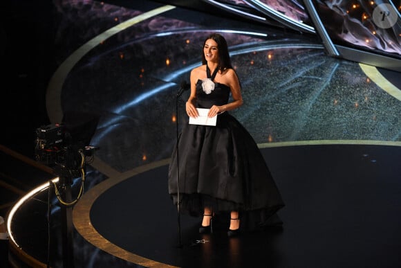 Penélope Cruz assiste à la 92e édition des Oscars au Dolby Theatre, habillée d'une robe Chanel. Hollywood, Los Angeles, le 9 février 2020.