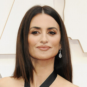 Penélope Cruz assiste à la 92e édition des Oscars au Dolby Theatre, habillée d'une robe Chanel. Hollywood, Los Angeles, le 9 février 2020.