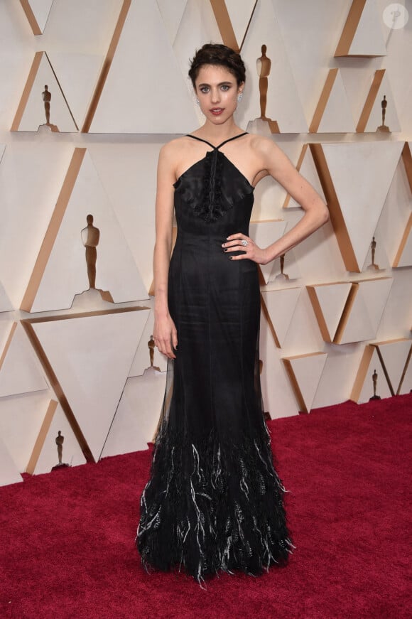 Margaret Qualley assiste à la 92e édition des Oscars au Dolby Theatre, habillée d'une robe Haute Couture Chanel (collection automne-hiver 2019-2020). Hollywood, Los Angeles, le 9 février 2020.