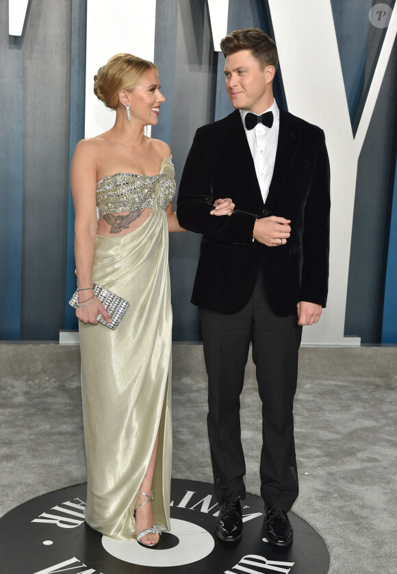 Scarlett Johansson et Colin Jost assistent à la soirée post-cérémonie des Oscars de Vanity Fair, au Wallis Annenberg Center for the Performing Arts. Los Angeles, le 9 février 2020.