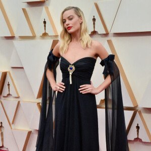 Margot Robbie assiste à la 92e édition des Oscars au Dolby Theatre, habillée d'une robe Chanel. Hollywood, Los Angeles, le 9 février 2020.