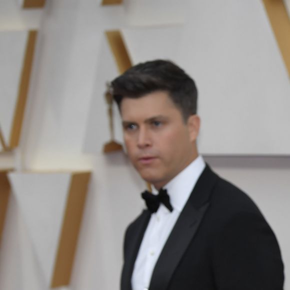 Scarlett Johansson et son fiancé Colin Jost lors du photocall des arrivées de la 92ème cérémonie des Oscars 2020 au Hollywood and Highland à Los Angeles, Californie, Etats-Unis, le 9 février 2020.
