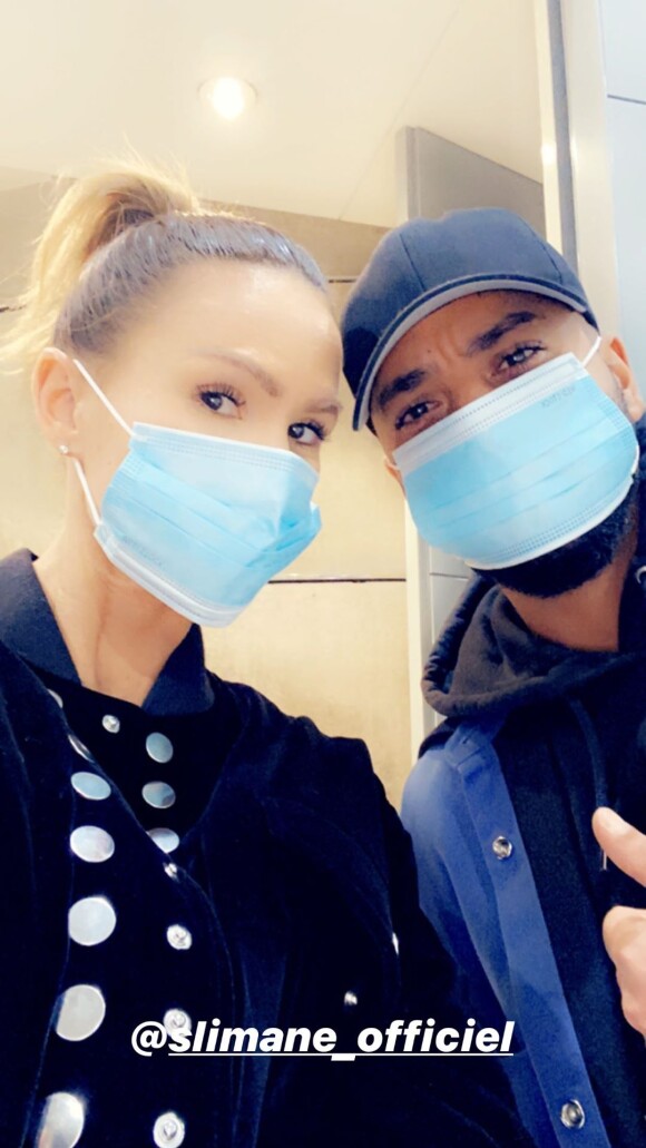 Vitaa et Slimane en route vers Dubaï, portent un masque pour se protéger du coronavirus. Instagram, le 9 février 2020.