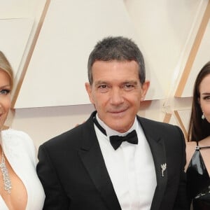 Nicole Kimpel, Antonio Banderas et sa fille Stella Banderas assistent à la 92ème cérémonie des Oscars au Dolby Theatre. Los Angeles, le 9 février 2020.