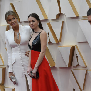 Antonio Banderas, sa compagne Nicole Kimpel et sa fille Stella Banderas assistent à la 92ème cérémonie des Oscars au Dolby Theatre. Los Angeles, le 9 février 2020.