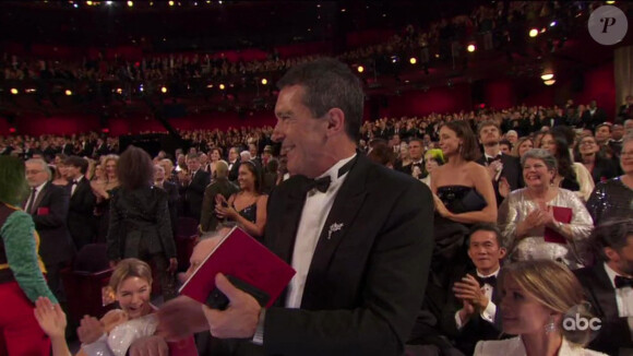 Antonio Banderas assiste à la 92ème cérémonie des Oscars au Dolby Theatre. Los Angeles, le 9 février 2020.