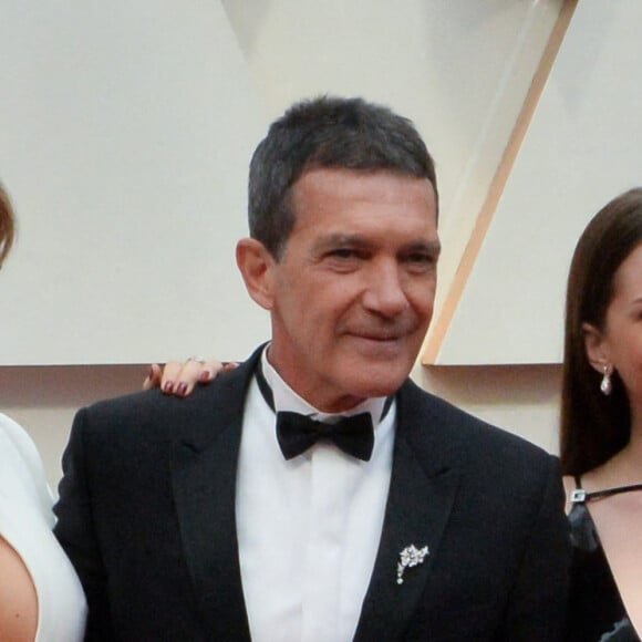 Nicole Kimpel, Antonio Banderas et sa fille Stella Banderas assistent à la 92ème cérémonie des Oscars au Dolby Theatre. Los Angeles, le 9 février 2020.