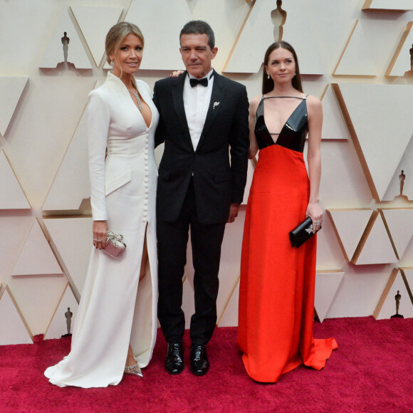 Nicole Kimpel, Antonio Banderas et sa fille Stella Banderas assistent à la 92ème cérémonie des Oscars au Dolby Theatre. Los Angeles, le 9 février 2020.