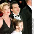 Melanie Griffith, Antonio Banderas et leur fille Stella aux 72e Oscars, au Shrine Auditorium. Los Angeles, le 27 mars 2000.
