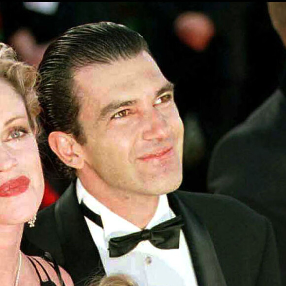 Melanie Griffith, Antonio Banderas et leur fille Stella aux 72e Oscars, au Shrine Auditorium. Los Angeles, le 27 mars 2000.