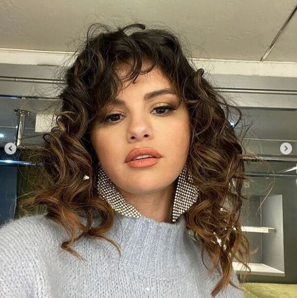 Selena Gomez dévoile sa nouvelle coiffure. Février 2020.