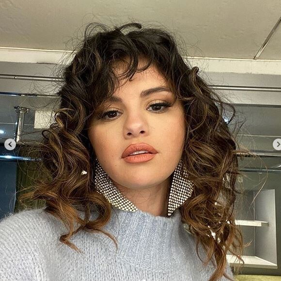 Selena Gomez dévoile sa nouvelle coiffure. Février 2020.