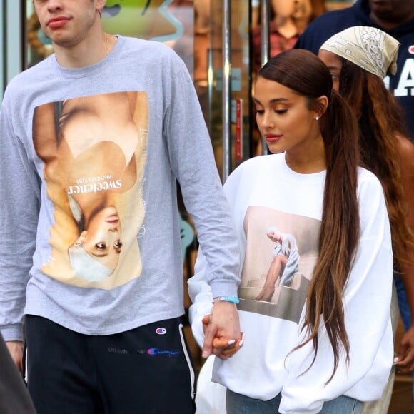 Exclusif - Ariana Grande et Pete Davidson aperçus dans les rues de New York. Le 21 aout 2018.