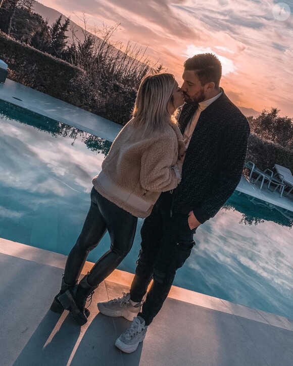 Carla Moreau et Kevin Guedj amoureux sur Instagram, le 26 décembre 2019