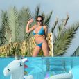 Exclusif - Kim Glow - Les Anges 9 se détendent au bord de la piscine à Miami le 12 janvier 2017.