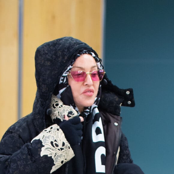 Madonna et son supposé compagnon Ahlamalik Williams à l'aéroport de New York le 27 décembe 2019.