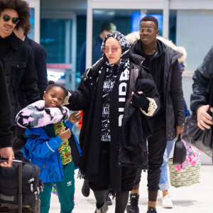 Madonna et son supposé compagnon Ahlamalik Williams à l'aéroport de New York le 27 décembe 2019.