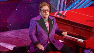 Elton John atteint d'une pneumonie : il quitte la scène en plein concert