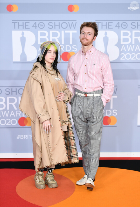 Billie Eilish et son frère Finneas O'Connell assistent aux BRIT Awards 2020 à l'O2. Londres, le 18 février 2020.