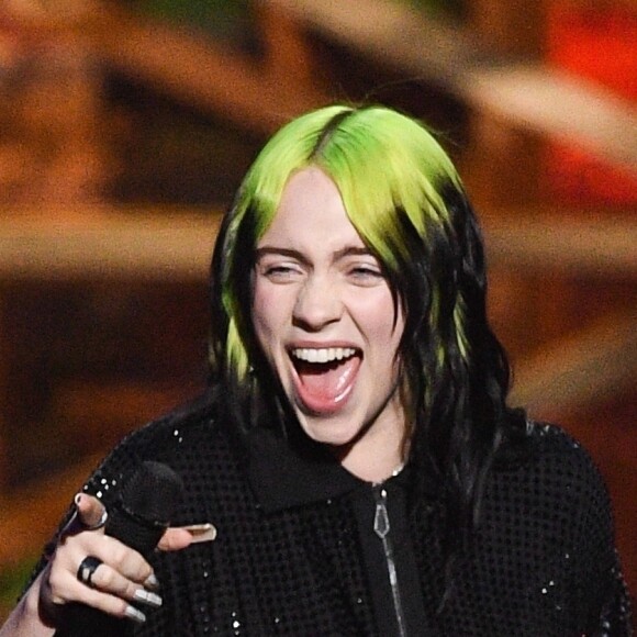 Mel C remet à Billie Eilish l'award du meilleur artiste féminin international aux BRIT Awards 2020. Londres, le 18 février 2020.
