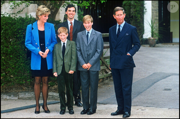 Diana, le prince Charles et leurs fils Harry et William à Eton en 1995.