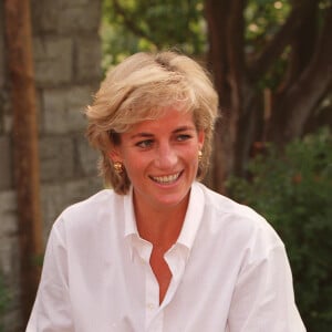 Diana en voyage humanitaire en Afrique en 1997.