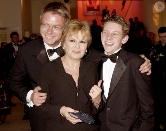 Julie Walters, Stephen Daldry et Jamie Bell (du film Billy Elliott) au BAFTA Awards à Londres en 2001.