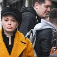 Exclusif - Rose McGowan se promène avec un manteau jaune moutarde à Londres, le 9 octobre 2019.