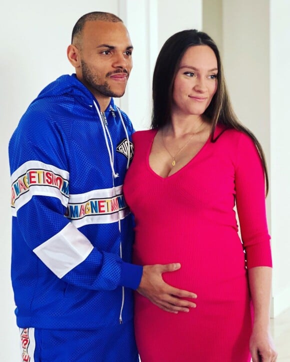 Martin Braithwaite et sa femme Anne-Laure Louis, photo Instagram. Le couple attend un quatrième enfant (un quatrième garçon !) pour avril 2020.