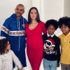 Martin Braithwaite et sa femme Anne-Laure Louis avec leurs trois enfants, photo Instagram fin 2019. Le couple attend un quatrième enfant (un quatrième garçon !) pour avril 2020.