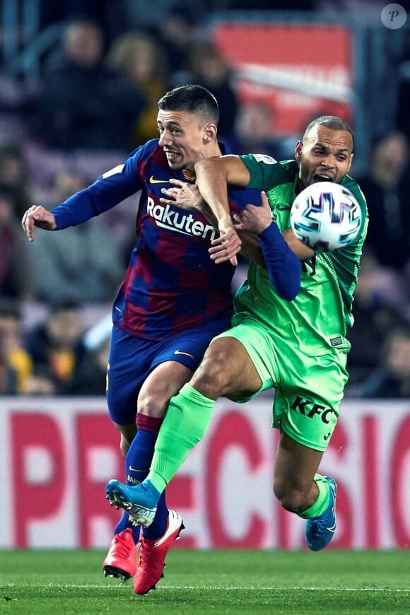 Martin Braithwaite aux prises avec le défenseur du Barça Clément Lenglet lors du match entre Leganés et le FC Barcelone en Coupe du Roi le 30 janvier 2020.