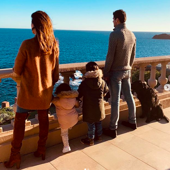 Karine Ferri et sa petite famille sur Instagram, le 25 décembre 2019.