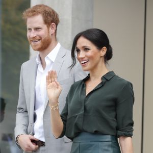 Le prince Harry et Meghan Markle visitent l'université de Chichester dans le Sussex le 3 octobre 2018. C'est le premier déplacement officiel du duc et de la duchesse de Sussex dans la région.  The Duke and Duchess of Sussex leave after visiting the University of Chichester, Bognor Regis, West Sussex, as part of their first joint official visit to Sussex.03/10/2018 - Chichester