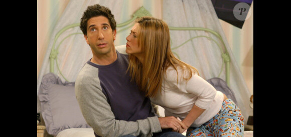 Ross (David Schwimmer) et Rachel (Jennifer Aniston) dans la série Friends.