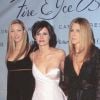 Lisa Kudrow, Courtney Cox et Jennifer Aniston au Fire and Ice Ball à Los Angeles, le 4 décembre 1997.